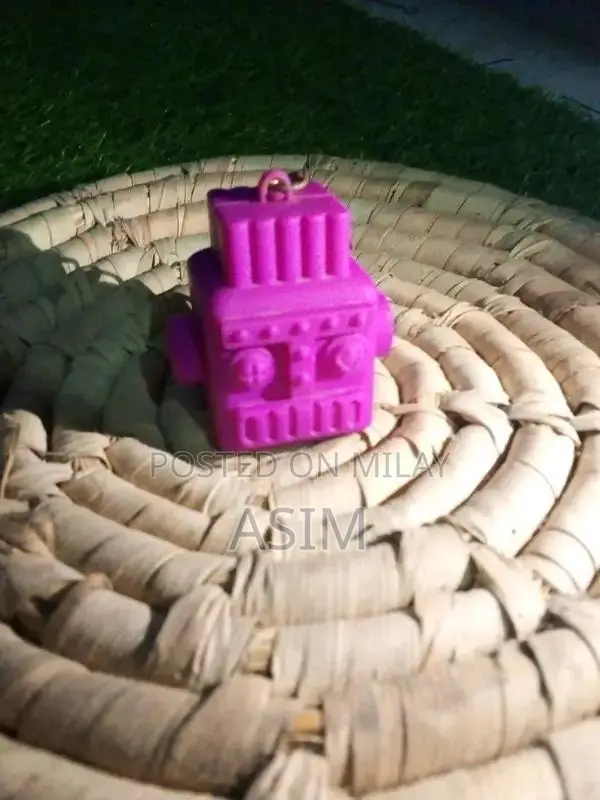 Stainless Steel Durable Keychain with Solid Metal Design and Sturdy We