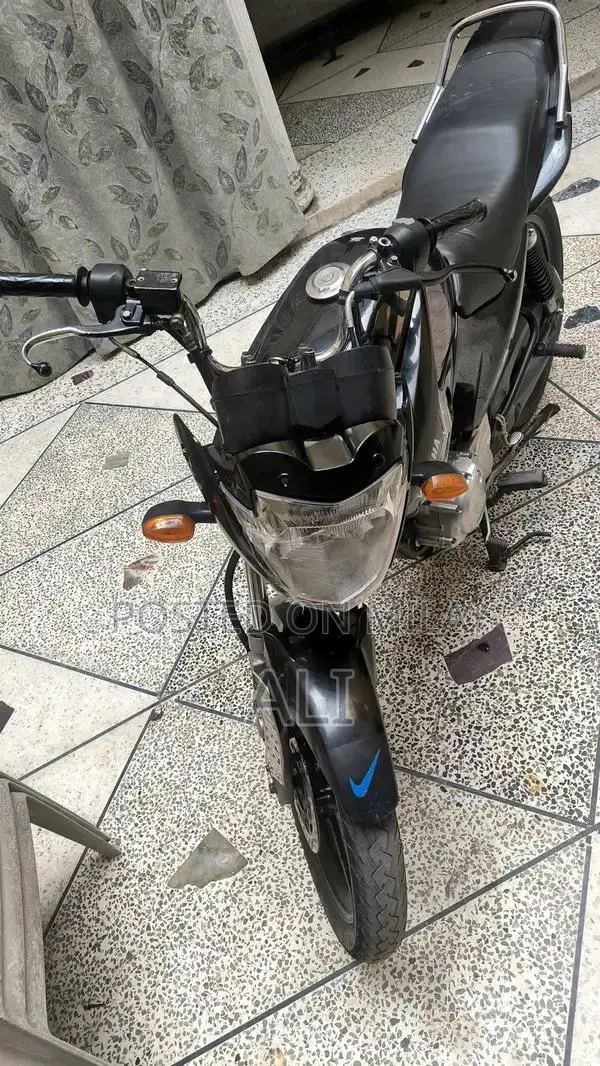 Yamaha Digital Keyboard Piano with Full-Size Keys and Multiple Voices