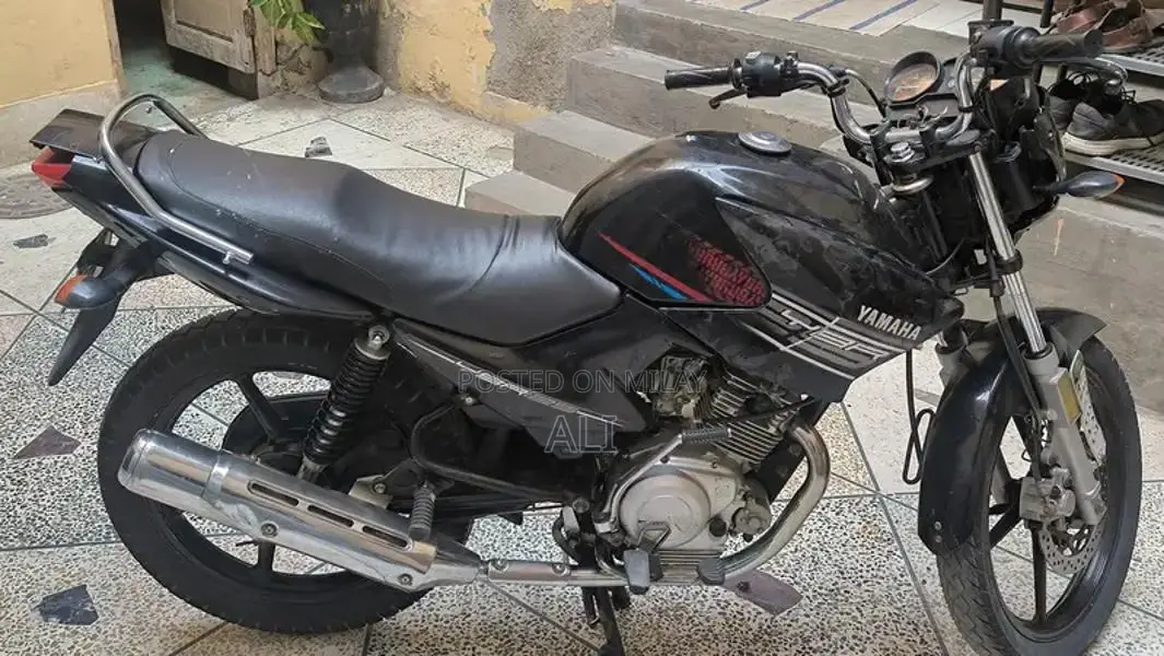 Yamaha Digital Keyboard Piano with Full-Size Keys and Multiple Voices