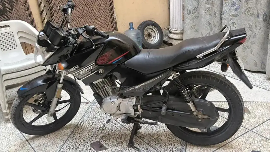 Yamaha Digital Keyboard Piano with Full-Size Keys and Multiple Voices