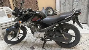 Yamaha Digital Keyboard Piano with Full-Size Keys and Multiple Voices