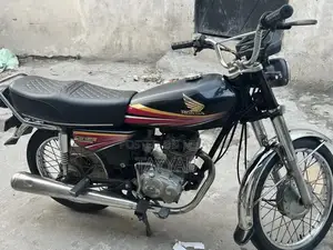 Photo - 2011 Honda 125cc Motorcycle, Clean Condition, Low Miles