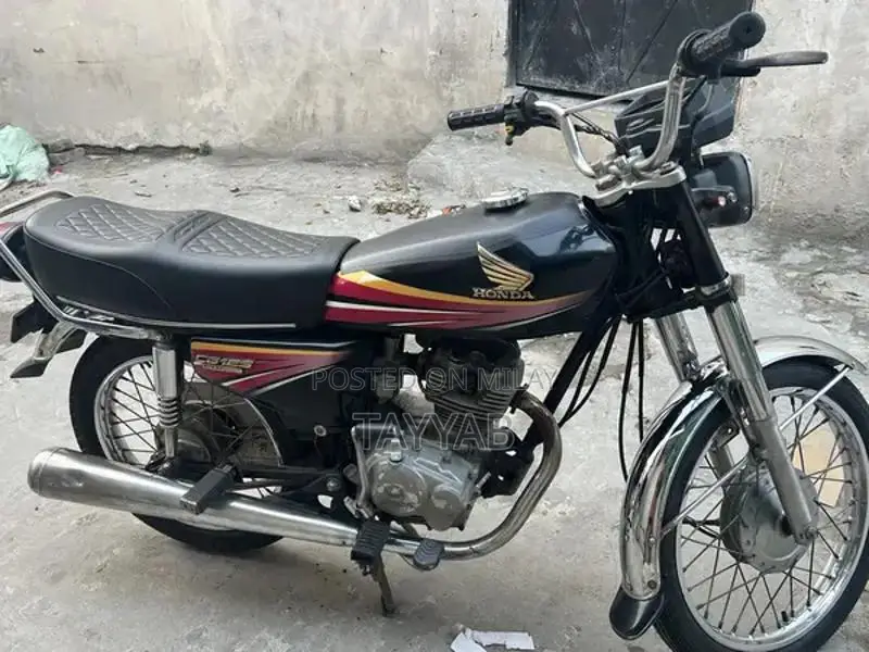 2011 Honda 125cc Motorcycle, Clean Condition, Low Miles