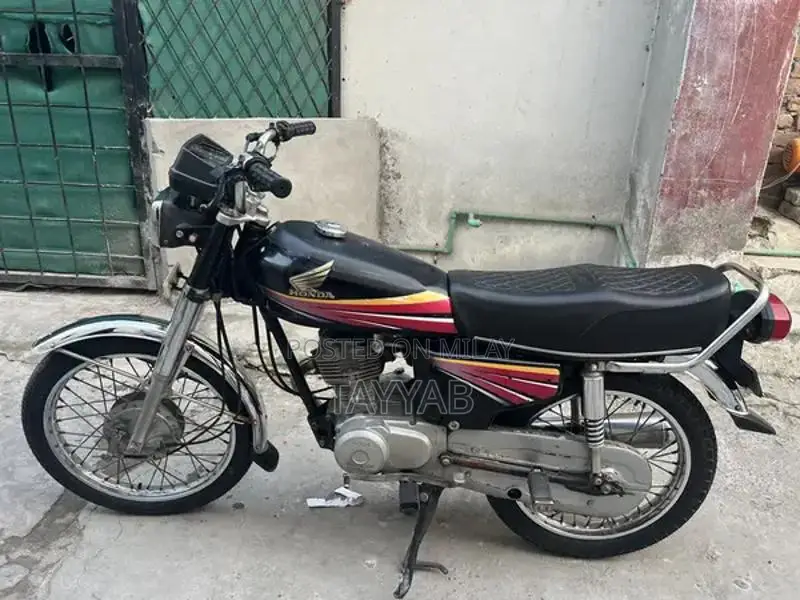 2011 Honda 125cc Motorcycle, Clean Condition, Low Miles