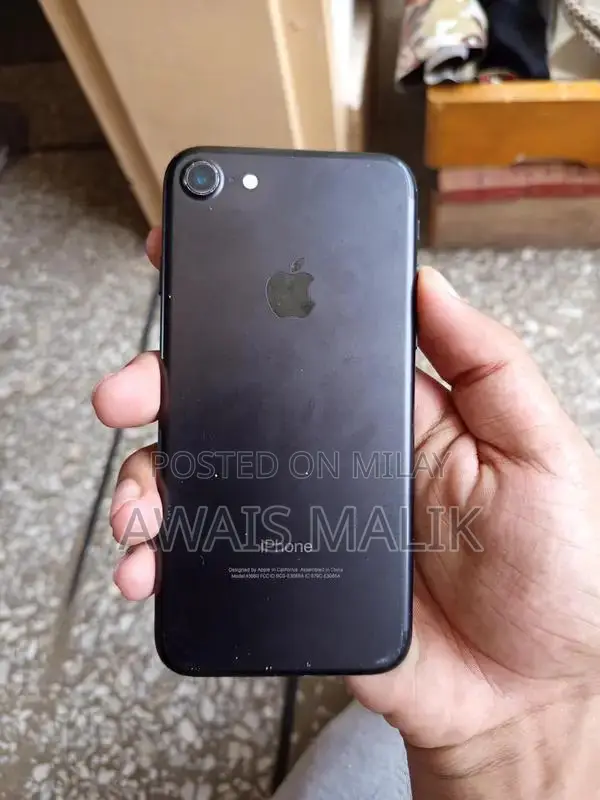 Apple iPhone 7 32GB Smartphone - Classic Model