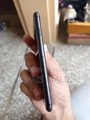 Apple iPhone 7 32GB Smartphone - Classic Model