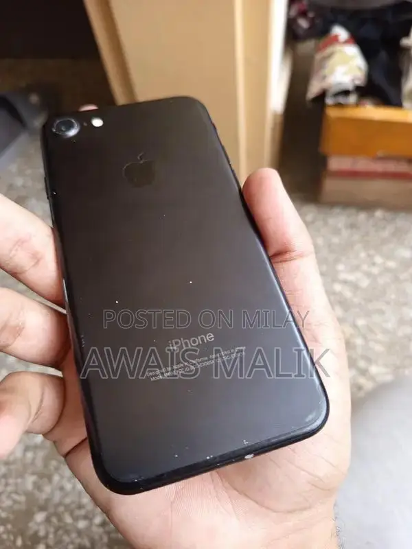 Apple iPhone 7 32GB Smartphone - Classic Model