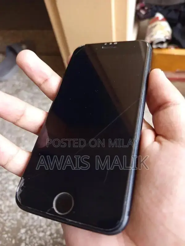 Apple iPhone 7 32GB Smartphone - Classic Model