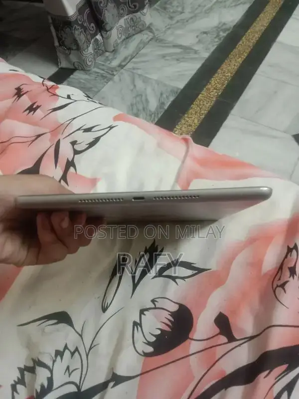 Apple iPad 6th Generation 128GB Tablet