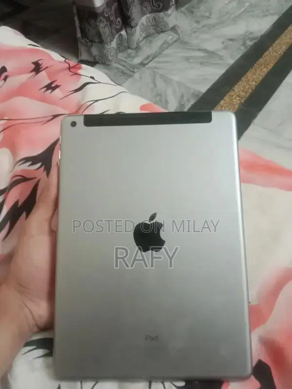 Apple iPad 6th Generation 128GB Tablet