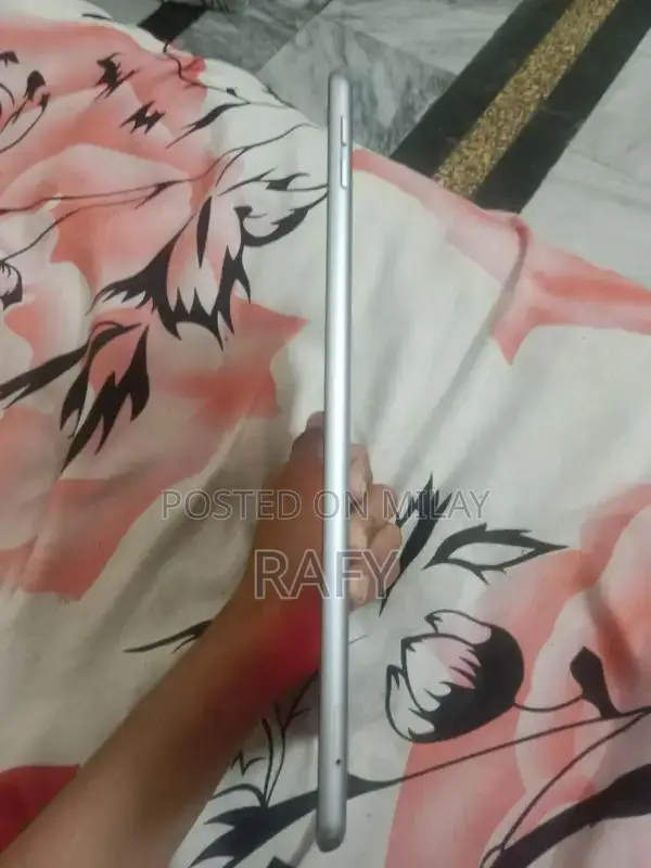 Apple iPad 6th Generation 128GB Tablet