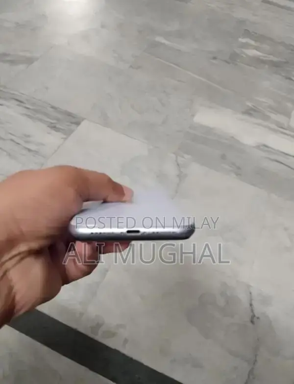 Apple iPhone 11 128GB Smartphone with Battery Replacement