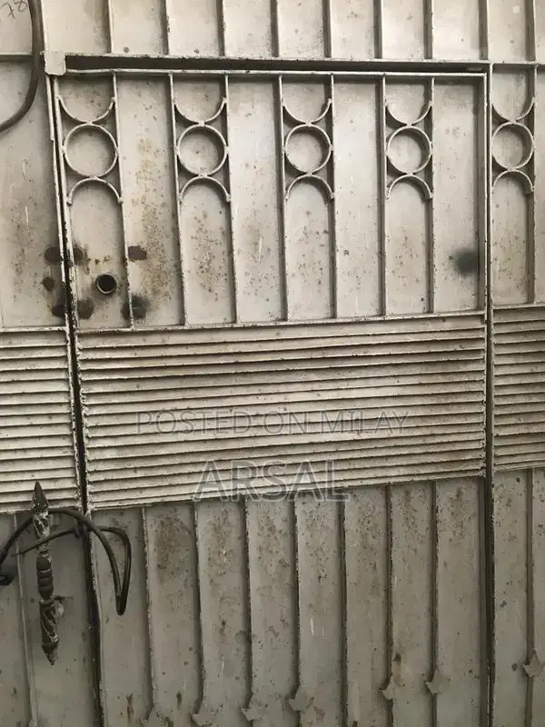 White Metal Single Gate - 22 Gauge Loha Construction