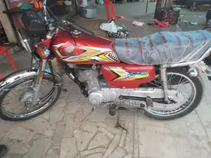 Photo - Honda 125cc Motorcycle - Reliable Urban Commuter