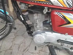 Honda 125cc Motorcycle - Reliable Urban Commuter