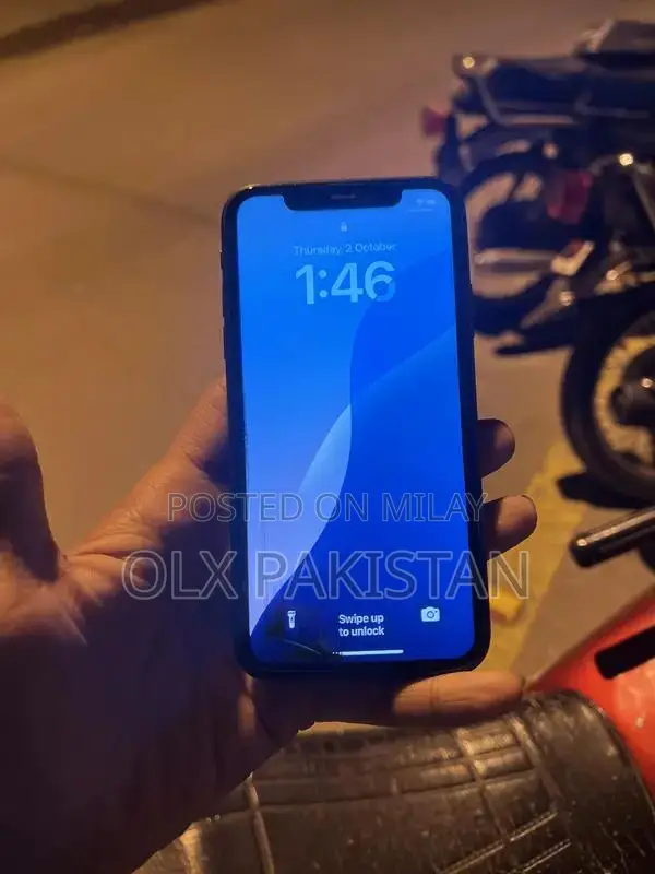 Apple iPhone 11 Factory Unlocked Smartphone