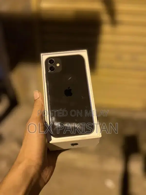 Apple iPhone 11 Factory Unlocked Smartphone