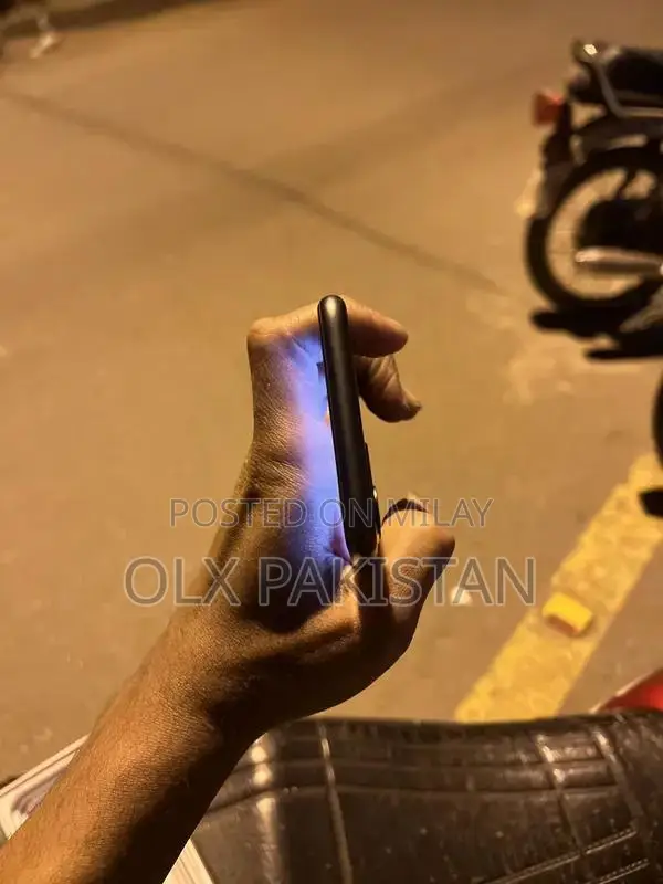 Apple iPhone 11 Factory Unlocked Smartphone