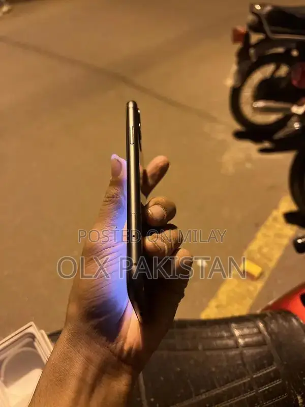 Apple iPhone 11 Factory Unlocked Smartphone