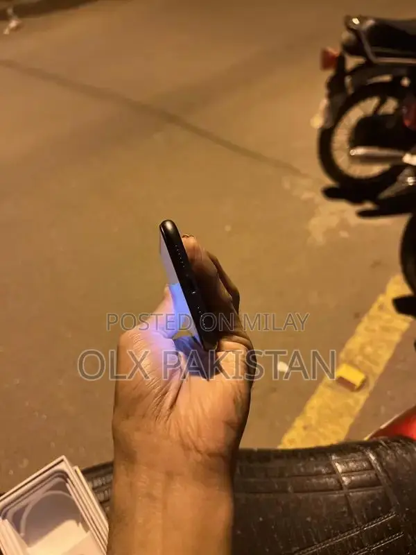 Apple iPhone 11 Factory Unlocked Smartphone