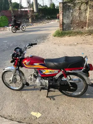 CD 70 24/25 Vintage Model Car with Original Condition