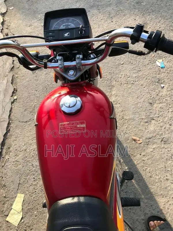 CD 70 24/25 Vintage Model Car with Original Condition