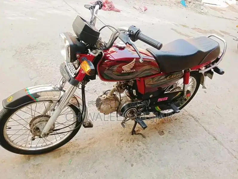 Honda CD 70 Classic Motorcycle - Reliable Small Bike