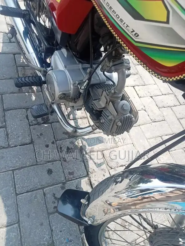 Honda CD 70 Classic Motorcycle - Reliable Small Bike