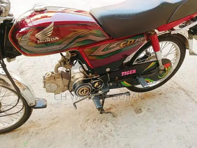 Honda CD 70 Classic Motorcycle - Reliable Small Bike