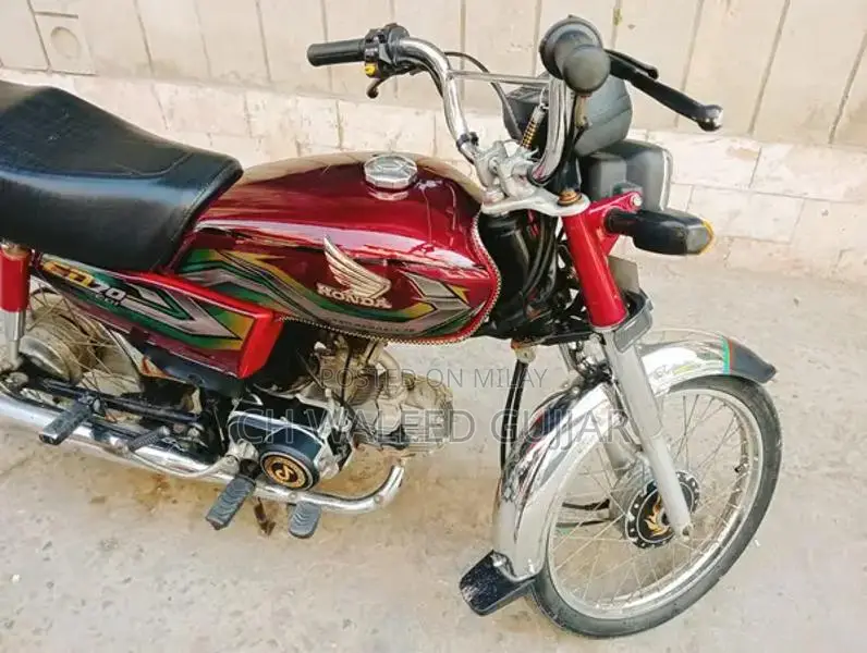 Honda CD 70 Classic Motorcycle - Reliable Small Bike