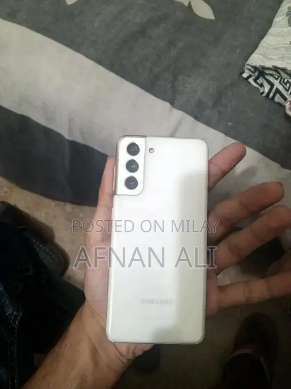 Samsung Galaxy S21 - 256GB, Excellent Condition, Minor Pixel Imperfect