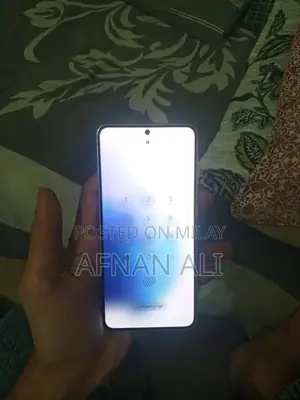 Samsung Galaxy S21 - 256GB, Excellent Condition, Minor Pixel Imperfect