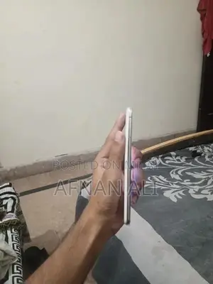 Samsung Galaxy S21 - 256GB, Excellent Condition, Minor Pixel Imperfect