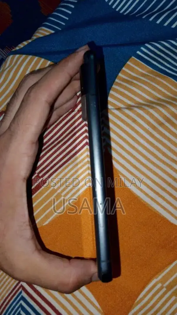 Google Pixel 8 Smartphone: Minor Shade, Sealed Packaging