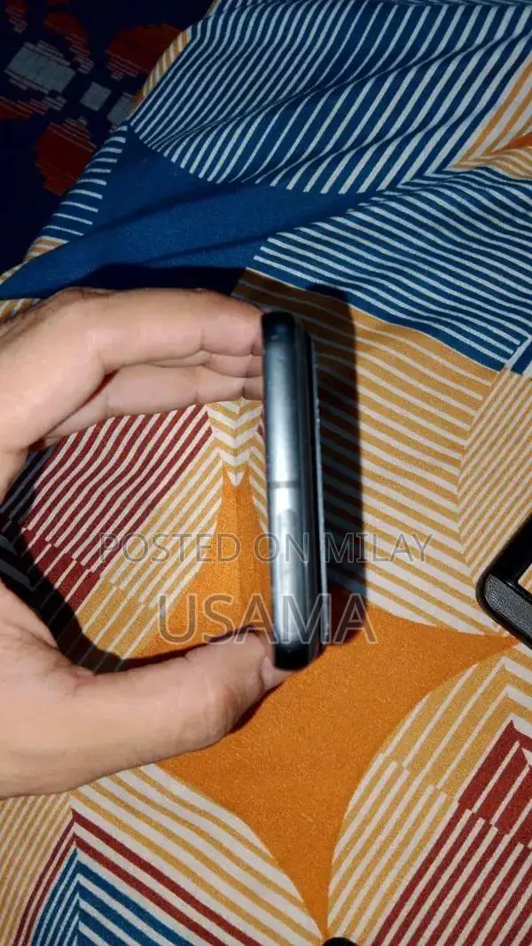 Google Pixel 8 Smartphone: Minor Shade, Sealed Packaging