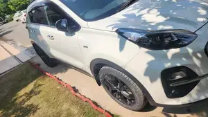 Kia Sportage AWD White SUV with Low Mileage