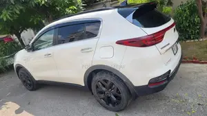 Kia Sportage AWD White SUV with Low Mileage