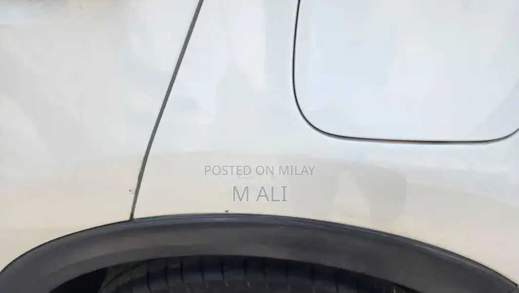 Kia Sportage AWD White SUV with Low Mileage