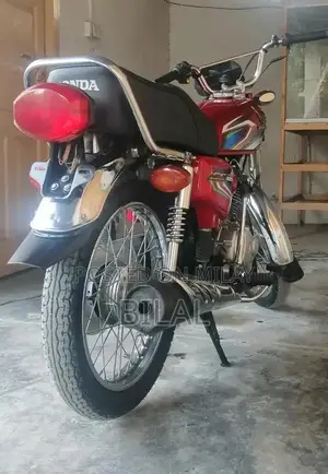 Photo - Honda CG 125 Motorcycle - 2022 Model Low Mileage