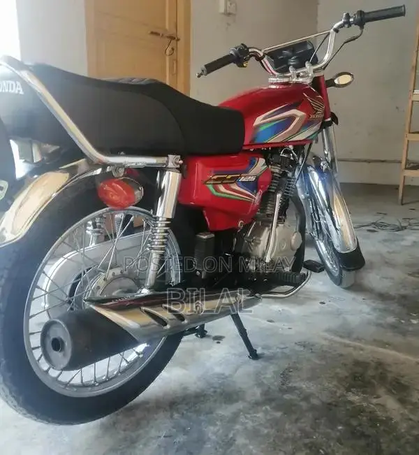 Honda CG 125 Motorcycle - 2022 Model Low Mileage