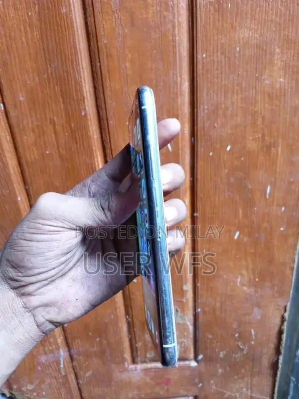 iPhone X 64GB Smartphone with Face ID