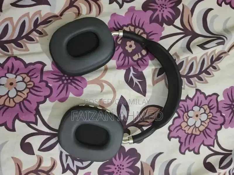 P9 High-Quality Headphones with Accessories