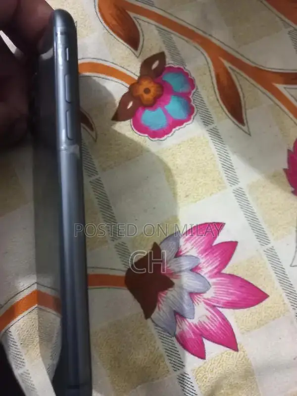 Apple iPhone 11 64GB, Excellent Condition, Fully Functional Battery