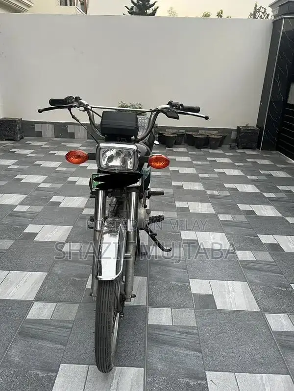 Honda CD70 Motorcycle - Low Mileage, Single Owner, Well-Maintained Con