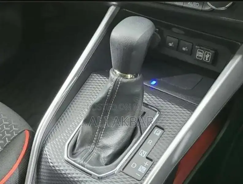 Daihatsu Rocky G Premium 2020 Crossover SUV