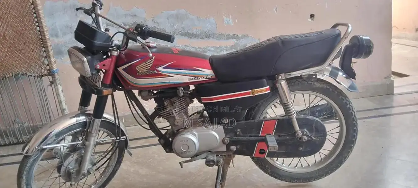 Honda 125cc Motorcycle with Functional Engine