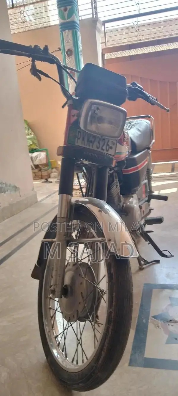 Honda 125cc Motorcycle with Functional Engine