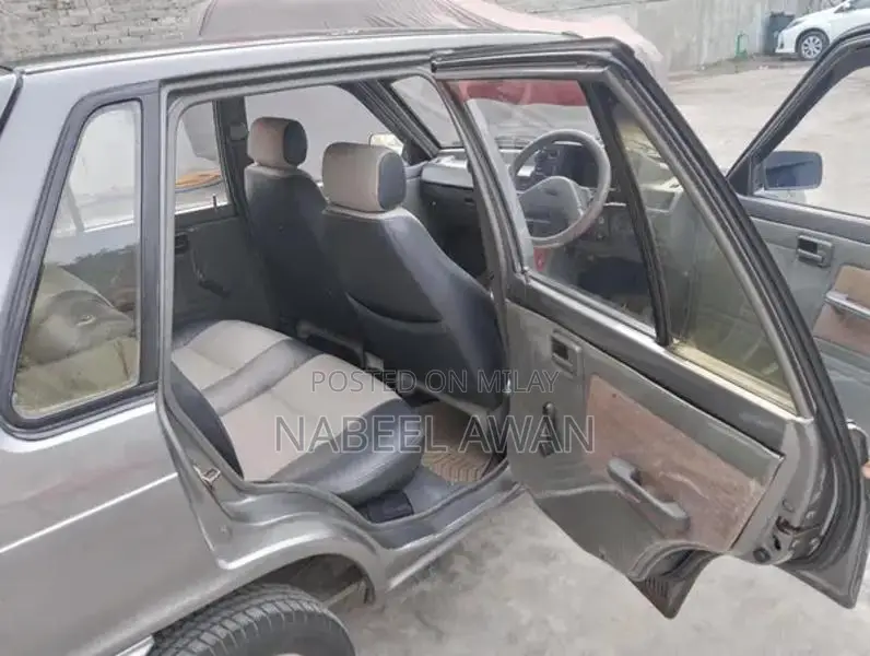 2013 Suzuki Mehran VXR: Low Mileage, Well-Maintained Hatchback with Or