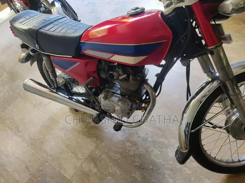 Honda CG 125 Motorcycle - Classic Single-Cylinder Bike