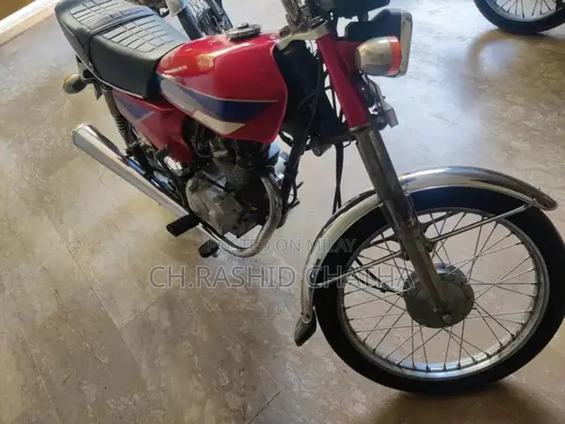 Honda CG 125 Motorcycle - Classic Single-Cylinder Bike